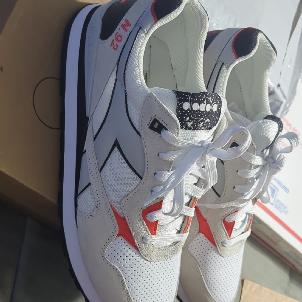 Diadora Men's White, Red & Black Retro Runner Sneakers